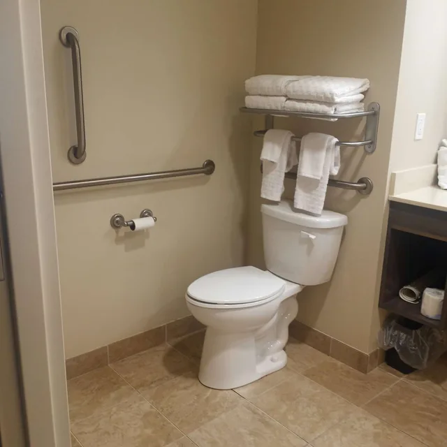 غرفة بسرير كينج بحوض استحمام لذوي الإعاقة، Best Western Plus Centralia Hotel & Suites 6/8