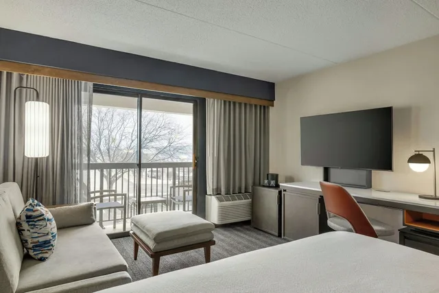 غرفة بسرير كينج، Courtyard By Marriott Kokomo 5/10