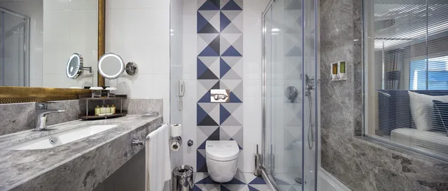 غرفة قياسية بسرير مزدوج وسرير فردي بإطلالة على الحديقة، Granada Luxury Beach 2/3