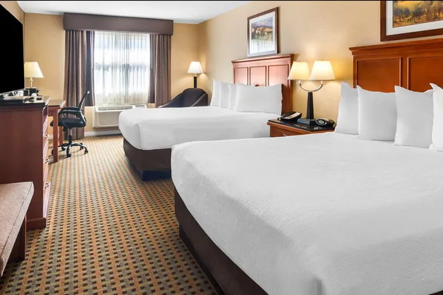 غرفة بسريرين كوين لذوي الإعاقة، Best Western Plus Osoyoos Hotel And Suites 2/4