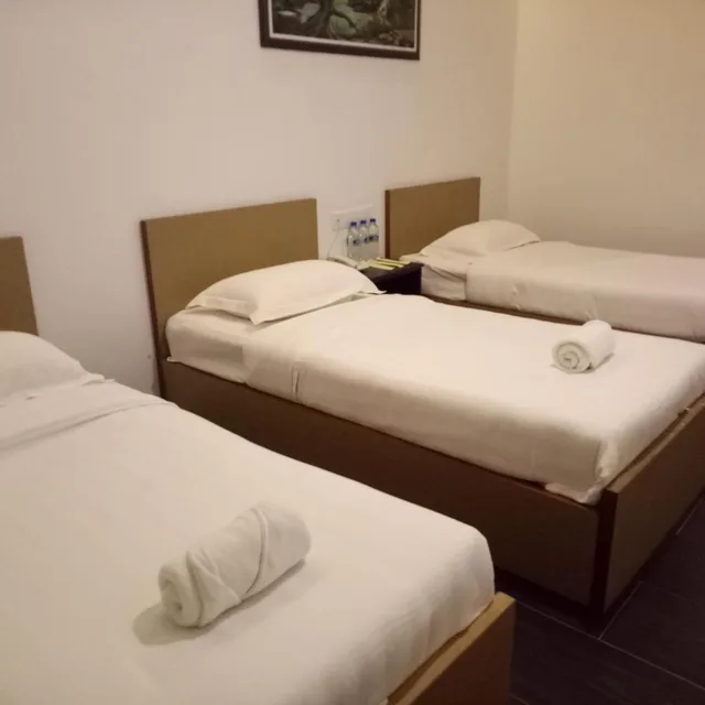 جناح ثلاثي، Hotel Sri Bernam 4/10