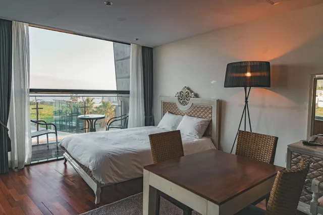 غرفة بسريرين منفصلين وسرير كينج وسرير كوين، Hotel Scarboro 1/2