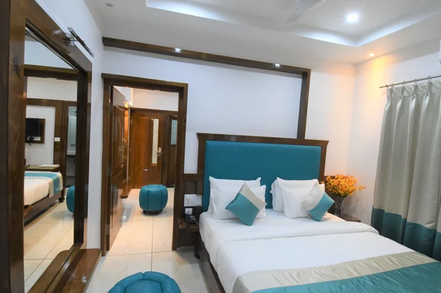 غرفة عائلية بسريرين كوين، Hotel Loksagar 2/3