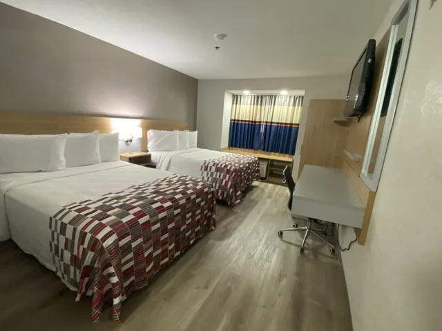 غرفة ديلوكس بسريرين كوين للمدخنين، Red Roof Inn Winston-Salem 1/5