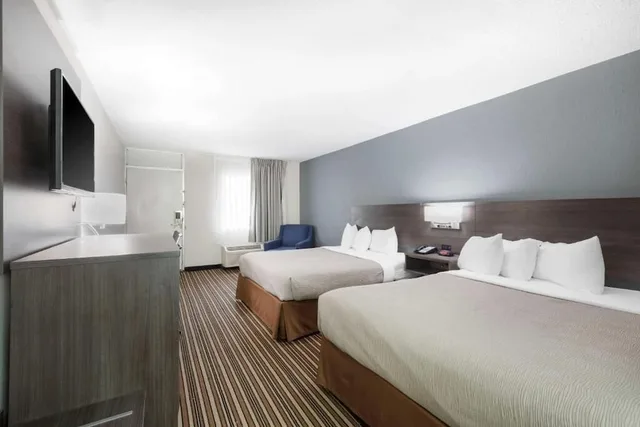 Standard, 2 Queen Beds, Accessible, Downtown Inn & Studio Suites 3/4