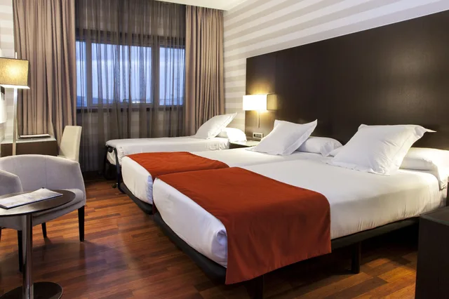 Room, Triple, 3 Beds, Zenit Pamplona 1/4