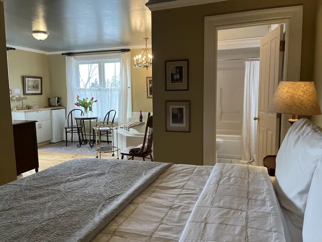 Retreat, Deluxe, Suite, Queen Bed, Surf Side, Sofa، Surfside Inn 4/10