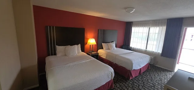 جناح بسريرين كوين، Howdy Hotel 1/4