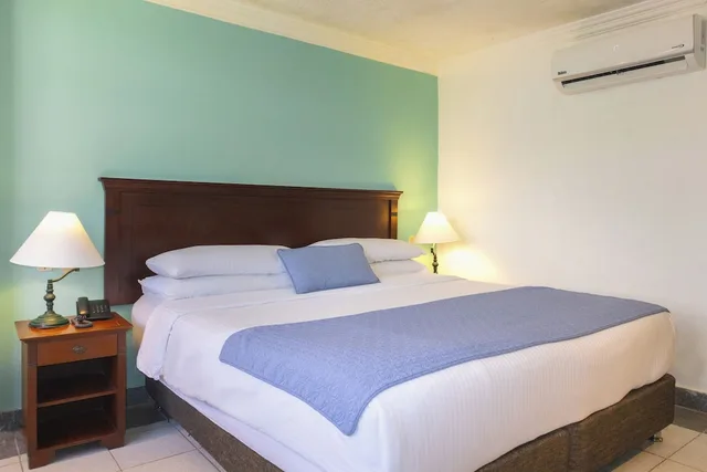 غرفة بسرير كينج، Hotel Faranda Express Puerta Del Sol Barranquilla, A Member of Radisson Individuals 5/9