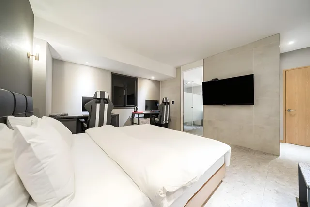 Vip, Bathtub، Suwon Station Myeongjak Hotel 1/1