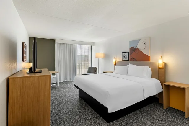 غرفة بسرير كينج لذوي الإعاقة، Spark by Hilton Akron Fairlawn 1/4
