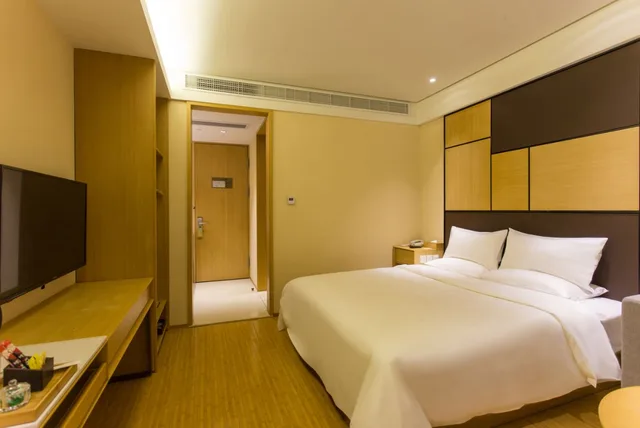Room, Double Bed, Ji Hotel Shanghai Oriental Pearl Tower 1/2