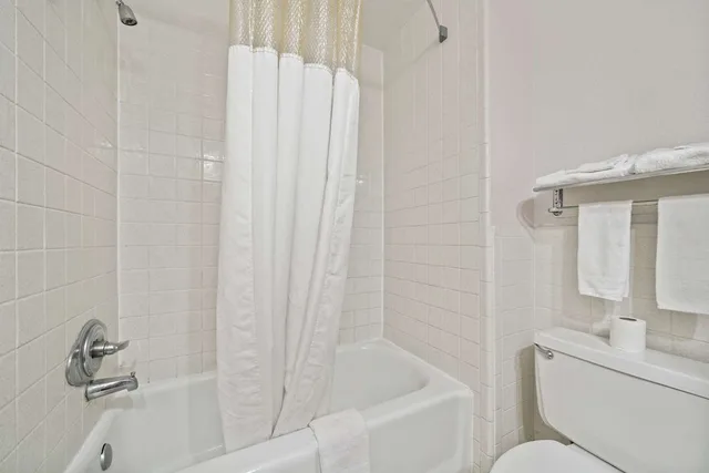 Comfortable, Guest Room, King Bed, Smoking، Americas Best Value Inn Brenham 8/8