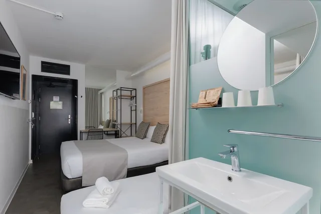 غرفة قياسية ثلاثية بسرير مزدوج وسرير فردي، Casa Lit Barcelona by Ona 5/8