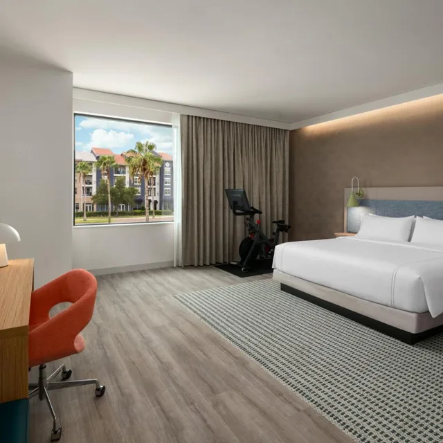 Premium, King Bed, Peloton، Even Hotel Orlando Universal Blvd By Ihg 2/7