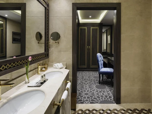 جناح ملكي بسرير كينج، موفنبيك القصيم(Movenpick Qassim) 3/3