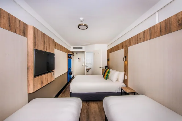غرفة عائلية بسرير مزدوج وسريرين منفصلين، Ibis Budget Sydney Airport 4/9