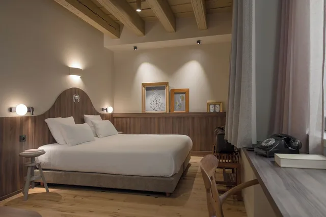 Family Suite, King Bed, 2 Bathrooms, Sofa، Hotel Saint Paul Lyon 3/10