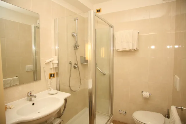 غرفة سوبيريور بسرير مزدوج بإطلالة على البحر، Hotel Miramare and Spa 5/5