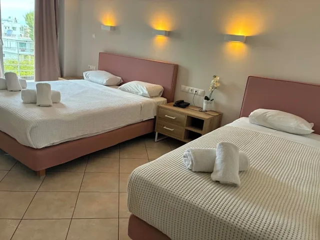 غرفة سوبيريور ثلاثية بسرير مزدوج وسرير فردي، Minavra Hotel 4/10