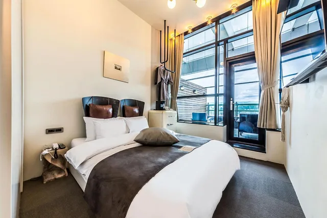 غرفة بسرير مزدوج بشرفة، H Avenue 6/10