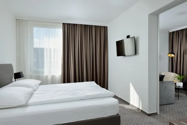 جناح جونيور، B&B Hotel Ljubljana Park 2/5