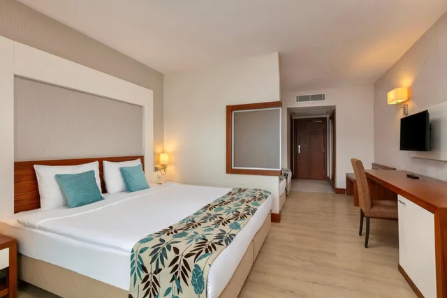 غرفة جونيور عائلية بسرير مزدوج وسريرين منفصلين، Greenwood Kemer Resort 1/3