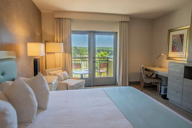 Spa, Lodge, King Bed, Lake Side، Callaway Gardens 1/5