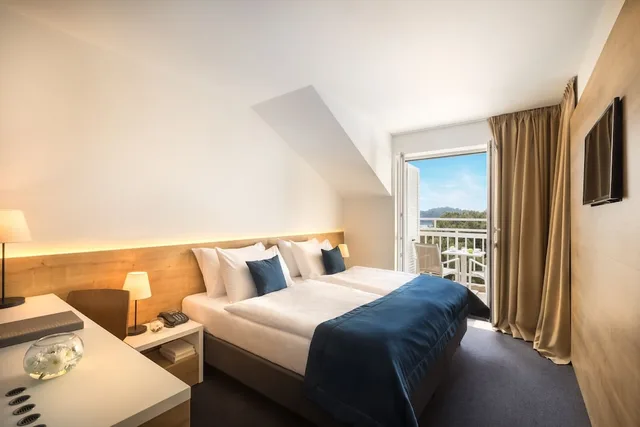 Room, Twin Beds, Lateral Side Sea View, Balcony، Remisens Hotel Epidaurus 3/5