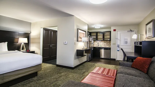Studio, Suite, Queen Bed, Balcony, Accessible, STAYBRIDGE SUITES MARQUETTE 2/5