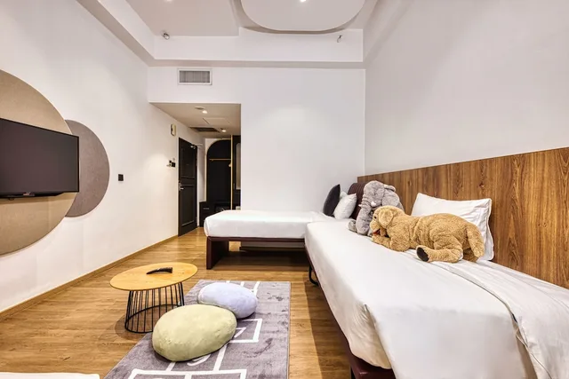 غرفة عائلية بسرير كوين وسرير فردي، Owen House by Hmlet 1/8