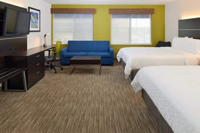 Suite, Multiple Beds، Holiday Inn Express Wixom 2/7