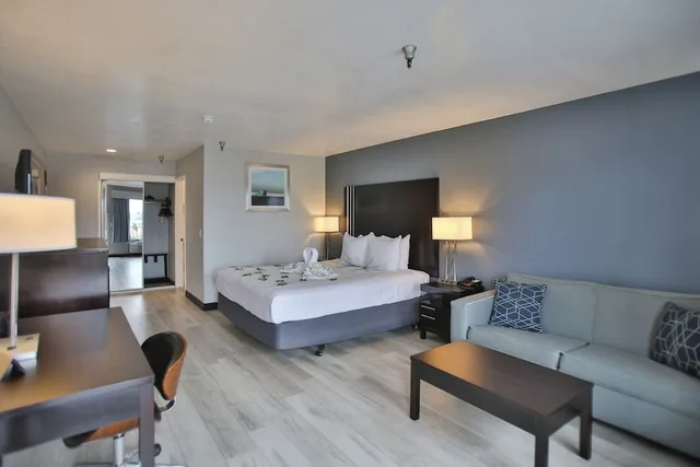 Standard, King Bed, Best Western Surf City 5/10