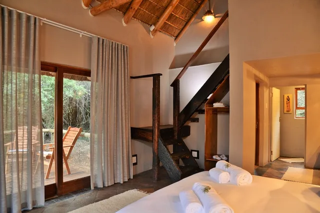 غرفة عائلية بسرير مزدوج وسريرين منفصلين، Garden Route Safari Camp 2/2