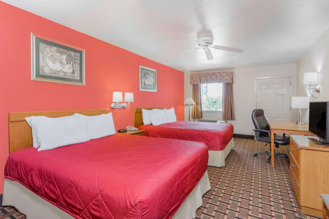 غرفة بسريرين كوين للمدخنين، Ramada Limited San Angelo 2/5