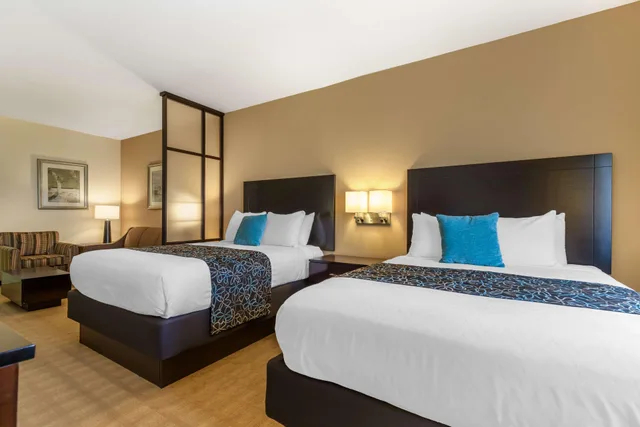 جناح بسريرين كوين لذوي الإعاقة، Best Western Plus Lytle Inn and Suites 1/2