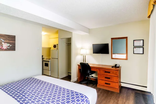 Upgrade, Efficiency, King Bed، Econo Lodge Inn & Suites Calgary - University 5/7