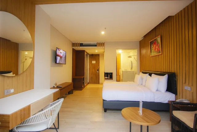 غرفة ديلوكس بسرير كينج، Raja Hotel Kuta Mandalika Resort & Convention 4/8