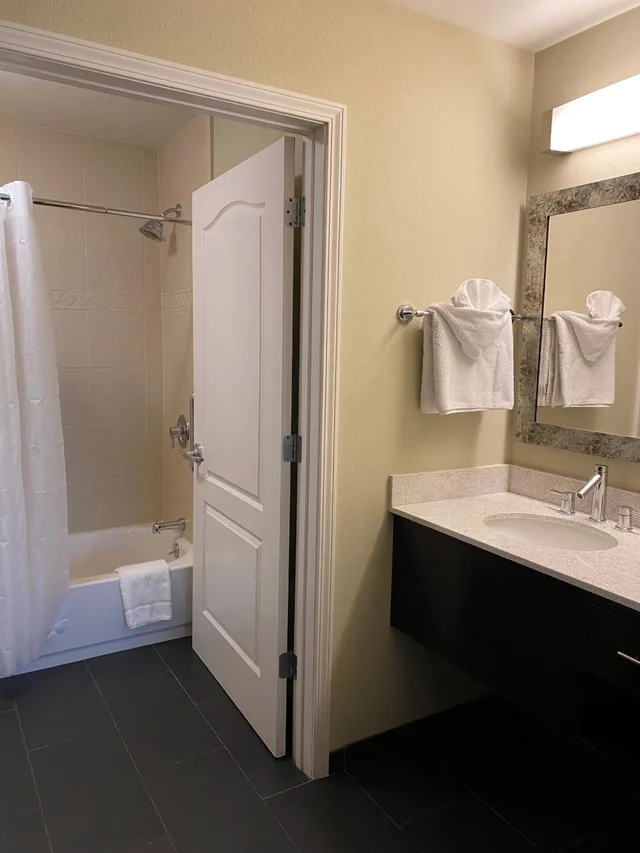 جناح بسرير كينج، Staybridge Suites Syracuse Liverpool 3/4
