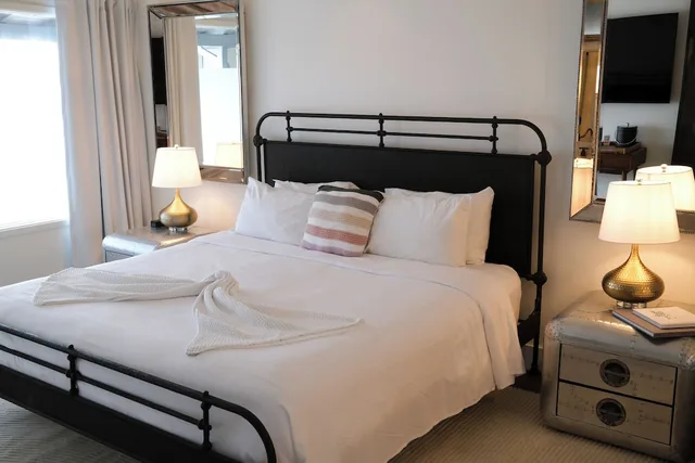 Moonlight, King Bed، The Montauk Beach House 2/5