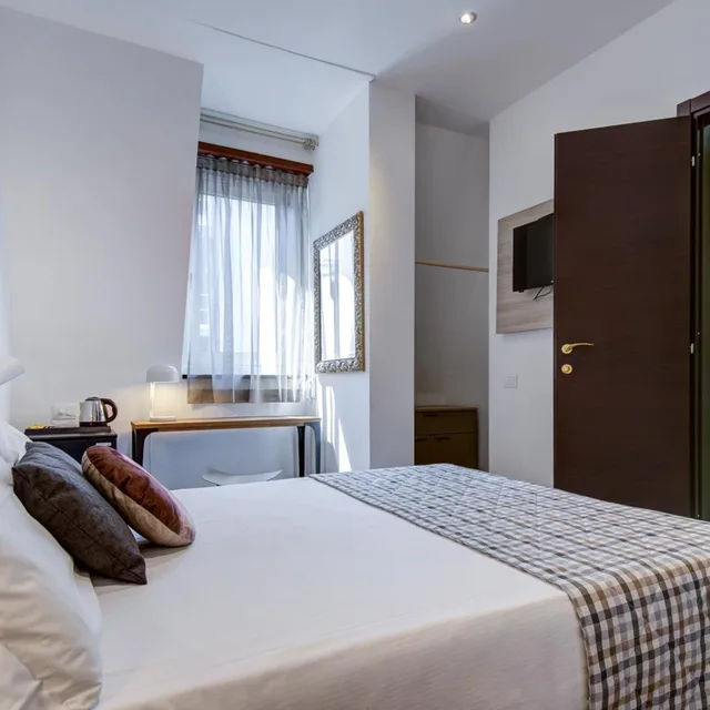 غرفة اقتصادية بسرير مزدوج، Hotel Bernina 3/9
