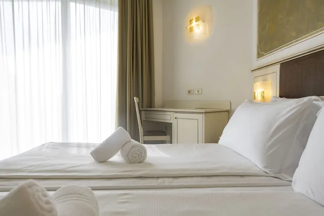 Superior, Twin Beds, Partial Lake View, Balcony، Hotel Sogno Del Benaco 7/10