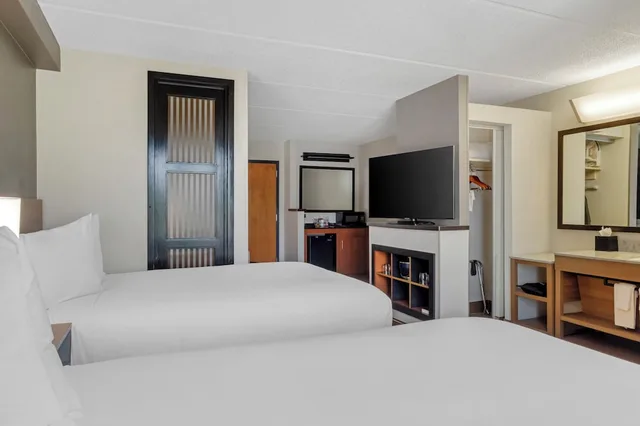 غرفة بسرير مزدوج في طابق مرتفع، Sonesta Select Houston IAH Greenspoint 4/7