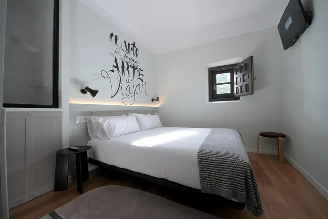 Standard, Double Bed, Hostel Complutum 5/8