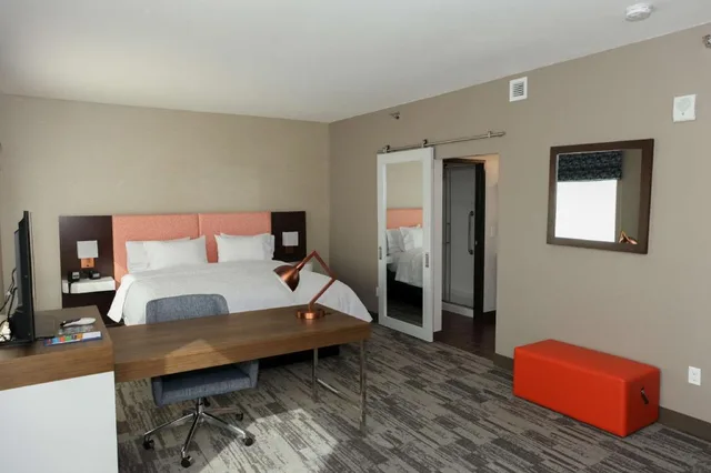استوديو بسرير كينج مع أريكة لذوي الإعاقة، Hampton Inn and Suites Lafayette Medical Center CO 1/4