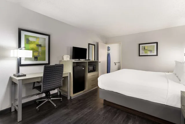 Room, King Bed, Accessible, Surestay Hotel By Best Western Grants 1/4