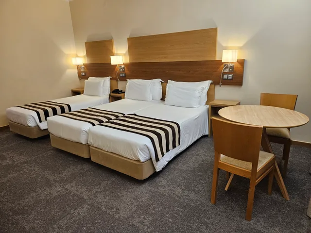 Room, Twin Beds, with Extra Bed, Principe Lisboa 6/10