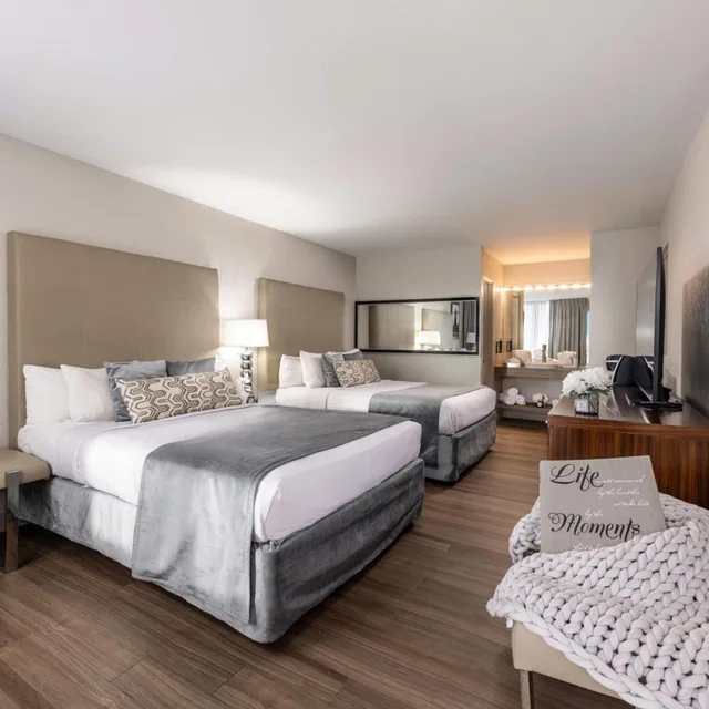 Royal, 2 Queen Beds, Side Pool View، Magic Moment Resort & Kids Club, Dazzler Select by Wyndham 3/8