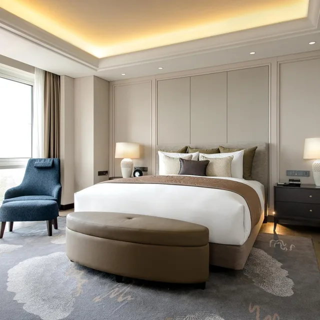 Deluxe, Suite, King Bed, Paradise City 1/4