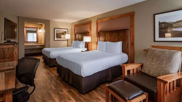 غرفة قياسية كبيرة بسريرين كوين مع أريكة، Best Western Plus High Country Inn 6/10